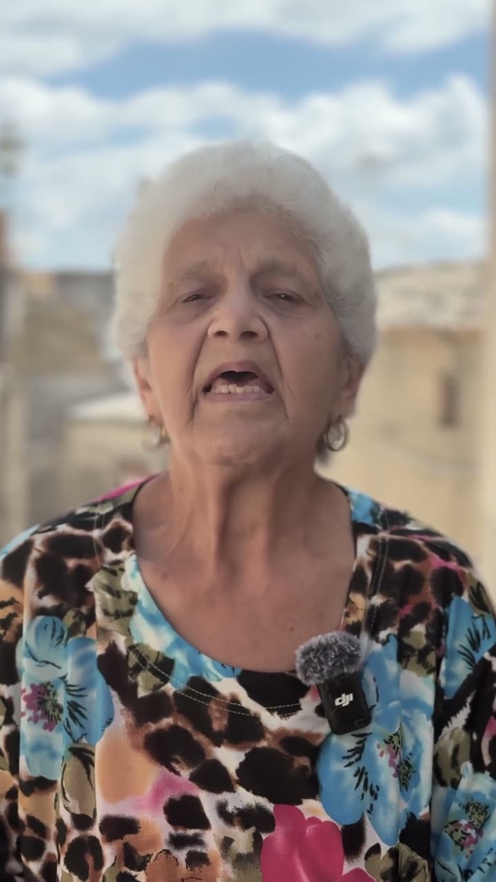 Fotogramma dell'intervista a Una voce del paese